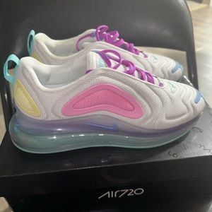 Women’s Air Max 720- White/Light Aqua-Chalk Blue Size 9womens/7.5 Mens